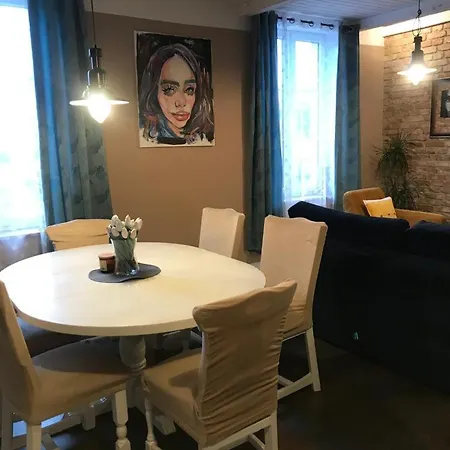 Moderne, Stilvolle In 84m2 Apartment